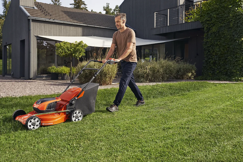 Tagliaerba Husqvarna LC 142i - senza batteria e caricabatterie